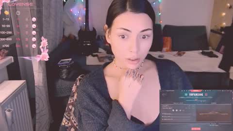Snapshot of valorant_girl chatting on February 27, 5:37 pm Little Devil online show from February 27, 5:37 pm
