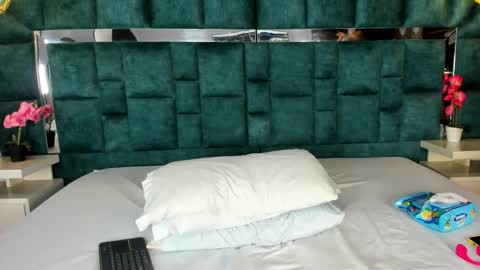 valtira nova online show from February 3, 7:40 pm