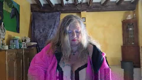 vampwoman online show from November 3, 8:59 am