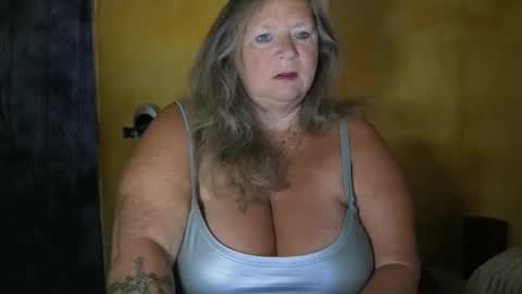 vampwoman online show from May 4, 7:04 am