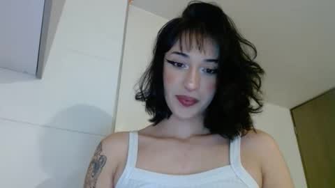 Snapshot of vanesaafoxx chatting on October 29, 5:42 am Vans online show from October 29, 5:42 am