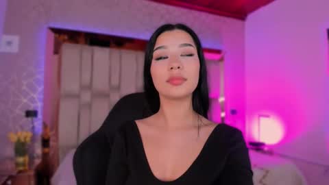 vanessaduval online show from September 25, 7:48 am