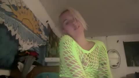 vanessaluvs2play online show from April 8, 8:28 am