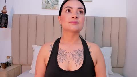 Snapshot of vanessamirren chatting on October 12, 2:42 pm vanessamirren online show from October 12, 2:42 pm