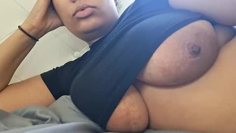 vanessareign online show from March 21, 7:07 pm