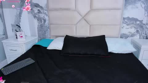Snapshot of vanessascott_ chatting on October 15, 6:27 am vanessascott_ online show from October 15, 6:27 am