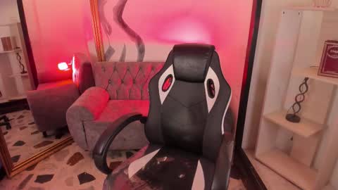 vanessascott_ online show from March 26, 7:02 am