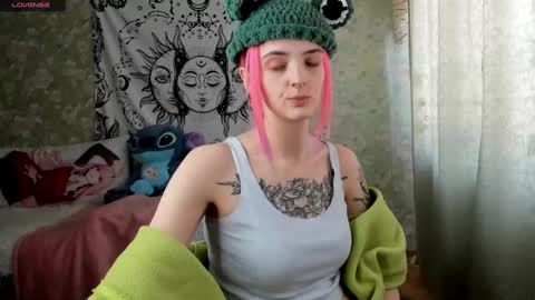 Snapshot of vanilla_arya chatting on March 5, 5:07 am Adelina online show from March 5, 5:07 am