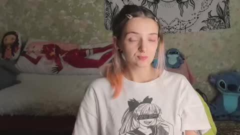 Snapshot of vanilla_arya chatting on October 6, 10:33 am Adelina online show from October 6, 10:33 am