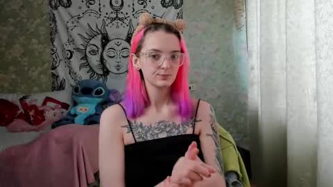 Snapshot of vanilla_arya chatting on February 28, 7:48 am Adelina online show from February 28, 7:48 am