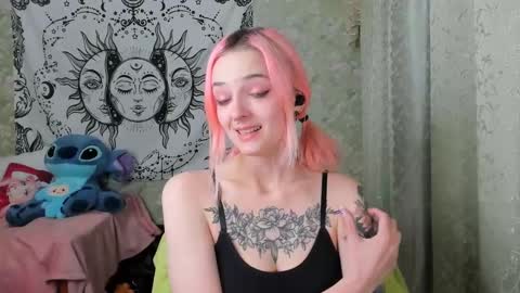 Snapshot of vanilla_arya chatting on December 7, 11:45 am Adelina online show from December 7, 11:45 am