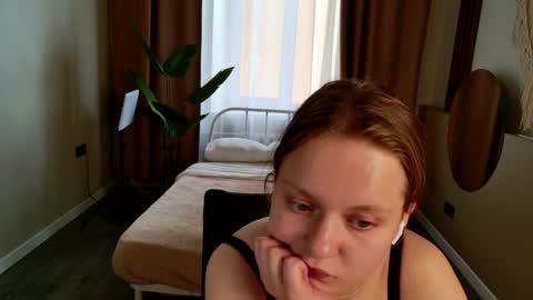 vanilla_echo_ online show from June 4, 5:46 am