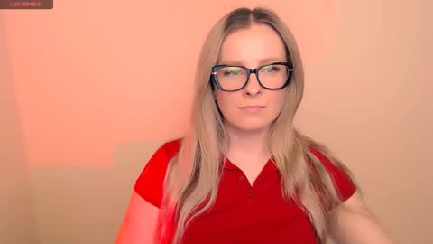 Mia online show from March 19, 8:03 pm