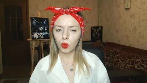 Snapshot of vanillamuffin chatting on February 19, 10:12 am VanillaMuffin online show from February 19, 10:12 am