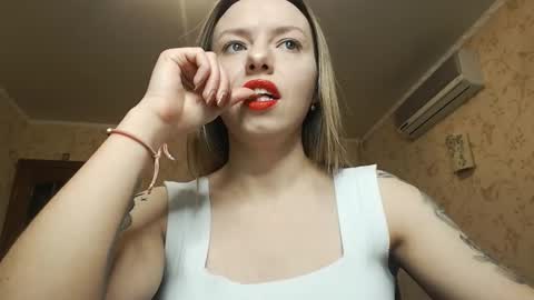 Snapshot of vanillamuffin chatting on February 20, 2:13 pm VanillaMuffin online show from February 20, 2:13 pm