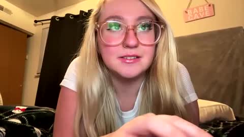 vanillapuddingpie online show from January 8, 2:46 am