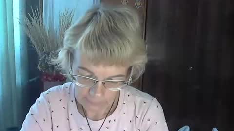 Vanillaxcreamy online show from September 28, 10:35 am