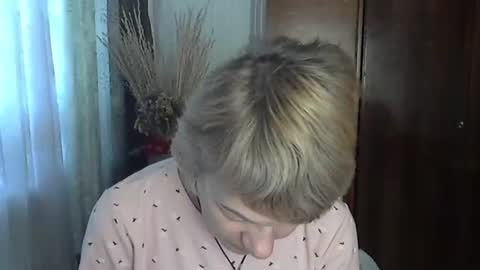 Vanillaxcreamy online show from November 12, 8:27 am