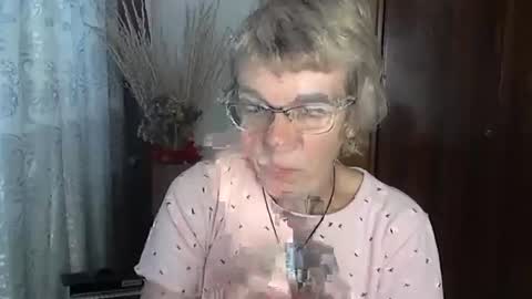 Vanillaxcreamy online show from October 19, 1:49 pm