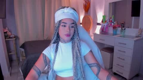 Vayolett Bass online show from February 1, 9:06 am