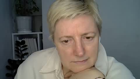 vea_motty online show from April 2, 2:35 pm