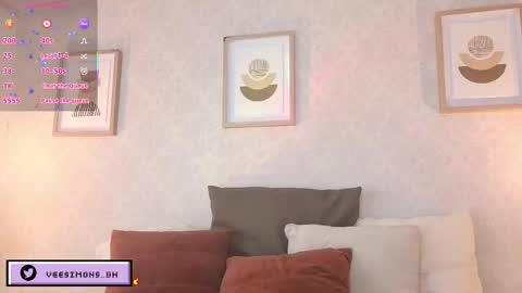 Vee Simons online show from January 7, 7:41 pm