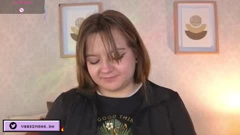 Vee Simons online show from January 14, 9:34 pm