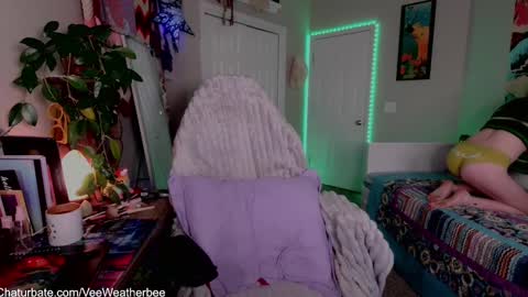 Violet Weatherbee online show from December 22, 2:28 am