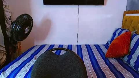 velk_hot1 online show from May 30, 7:23 pm