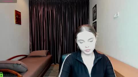 Snapshot of velora_vyxen chatting on October 6, 12:12 pm velora_vyxen online show from October 6, 12:12 pm