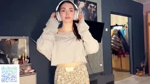 Nia online show from March 19, 4:01 pm