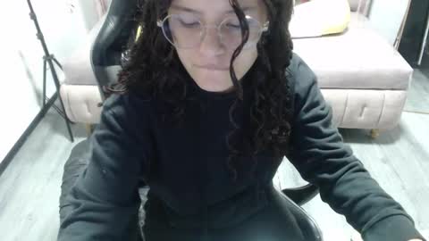 velvet_moon_v online show from November 12, 1:35 pm