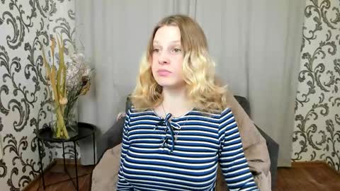 velvet_peach_ online show from November 14, 11:12 am