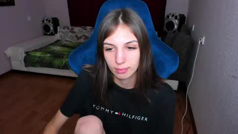 veneradi615 online show from March 12, 4:35 pm