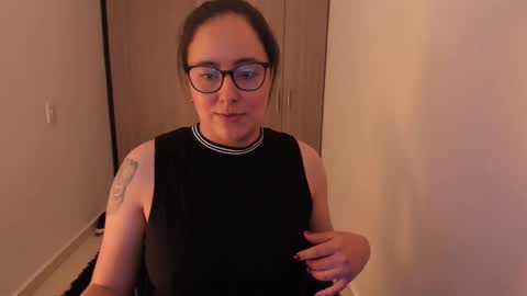 Snapshot of venus_cat_ chatting on October 12, 9:16 pm Venus online show from October 12, 9:16 pm