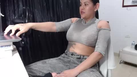 venus_menoza online show from February 18, 3:45 pm