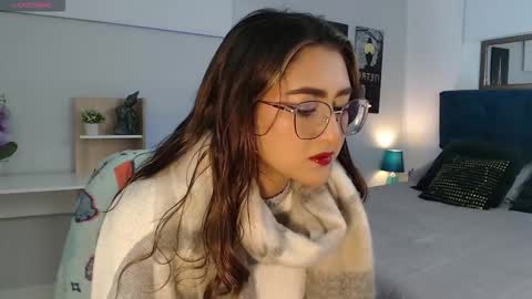 Mia online show from October 6, 12:34 pm