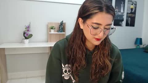 Mia online show from October 15, 12:39 pm
