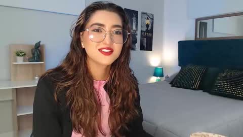 Mia online show from October 10, 12:44 pm