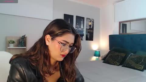 Mia online show from October 7, 12:45 pm
