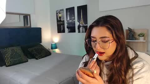 Mia online show from September 29, 12:26 pm