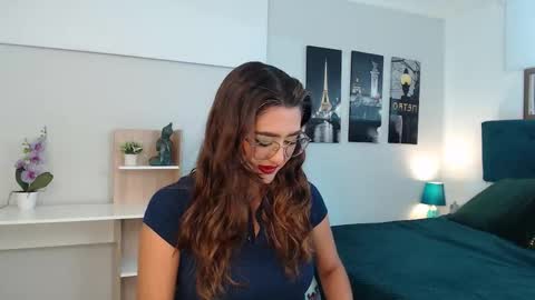 Mia online show from October 16, 12:49 pm