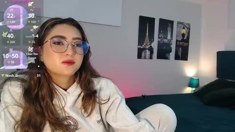 Mia online show from September 25, 1:18 pm