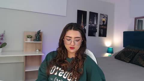 Mia online show from October 8, 12:55 pm