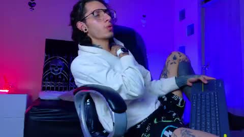 vergil_noir online show from July 8, 7:34 am