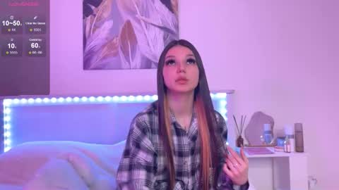 Snapshot of veronicaleal_ chatting on October 19, 9:36 am Vivi online show from October 19, 9:36 am