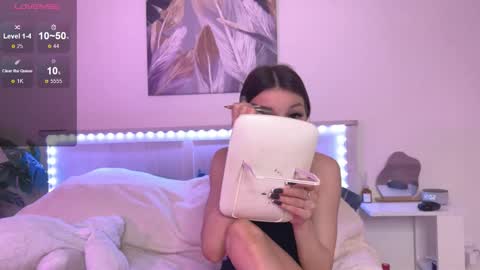 Snapshot of veronicaleal_ chatting on September 18, 9:02 am Vivi online show from September 18, 9:02 am