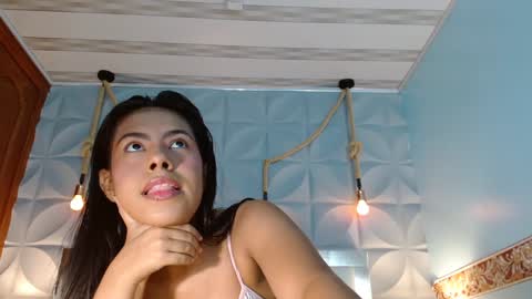 Veronica Robles online show from December 7, 5:04 pm