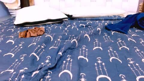 Veronica Robles online show from March 25, 6:58 pm