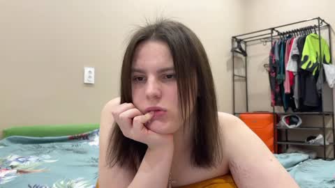 Snapshot of vertuliana chatting on March 6, 4:28 pm Karina followed me bb online show from March 6, 4:28 pm